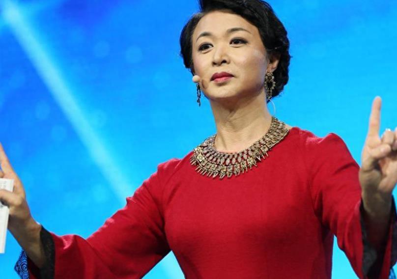 金星被问：做完变性手术后，会忍不住和女人洗澡吗？