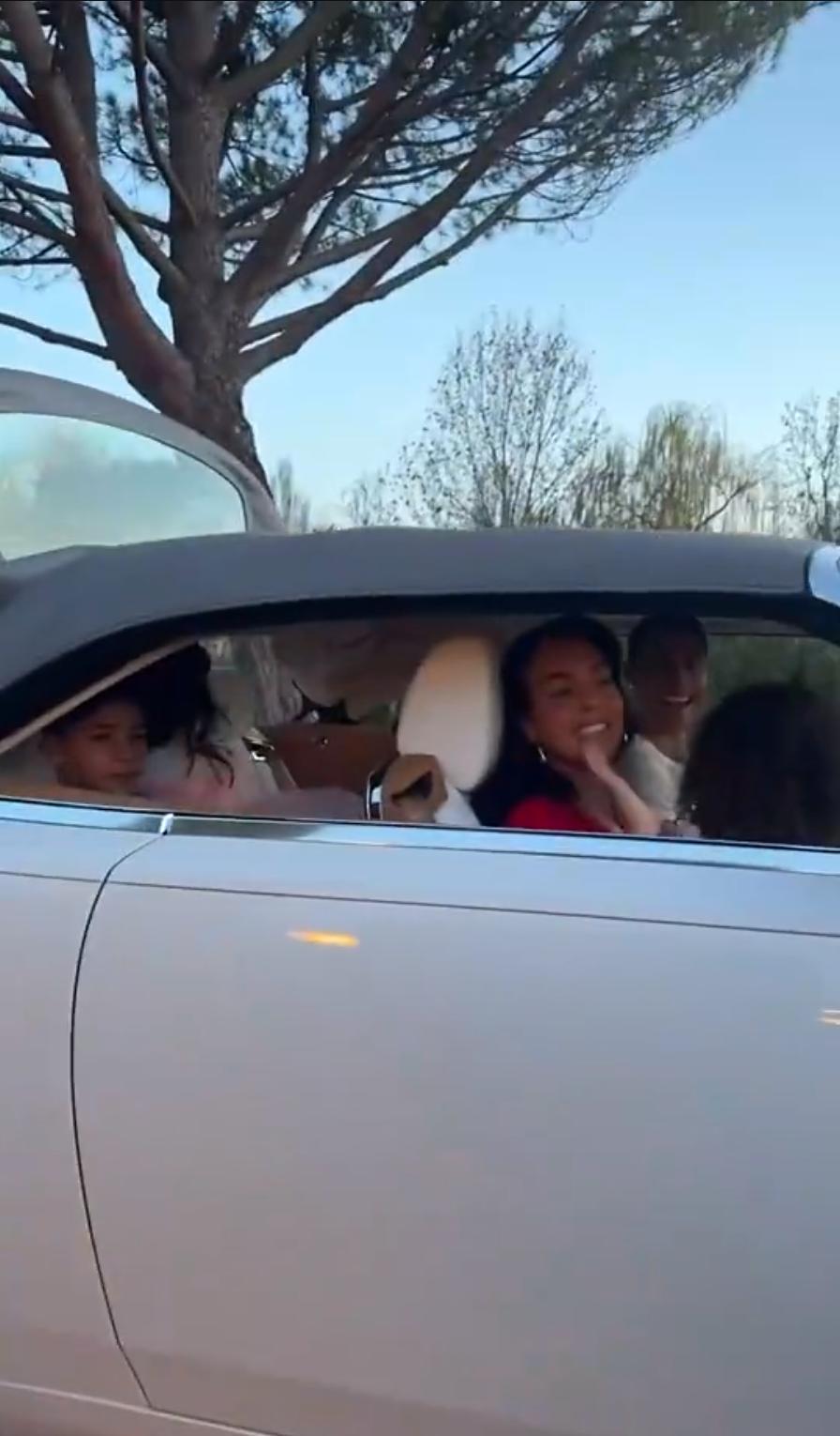 乔治娜圣诞礼物送c罗劳斯莱斯,c罗送乔治娜劳斯莱斯