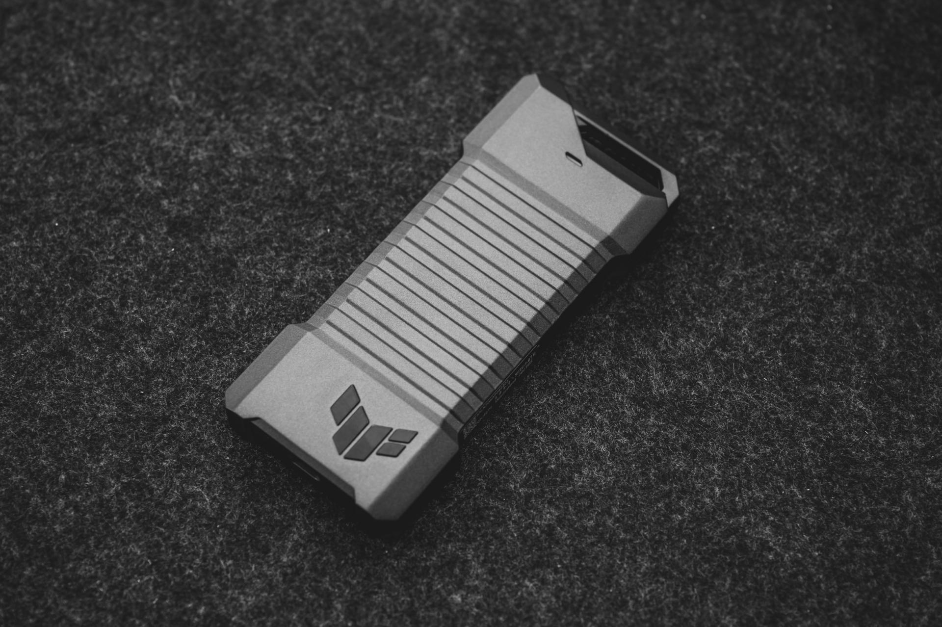 华硕tuf铠甲移动硬盘盒,华硕tuf硬盘盒搭配哪款硬盘