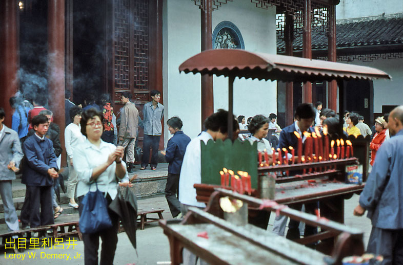 八十年代的上海老照片,踩在东海沿岸闪耀着无与伦比的繁荣骄傲