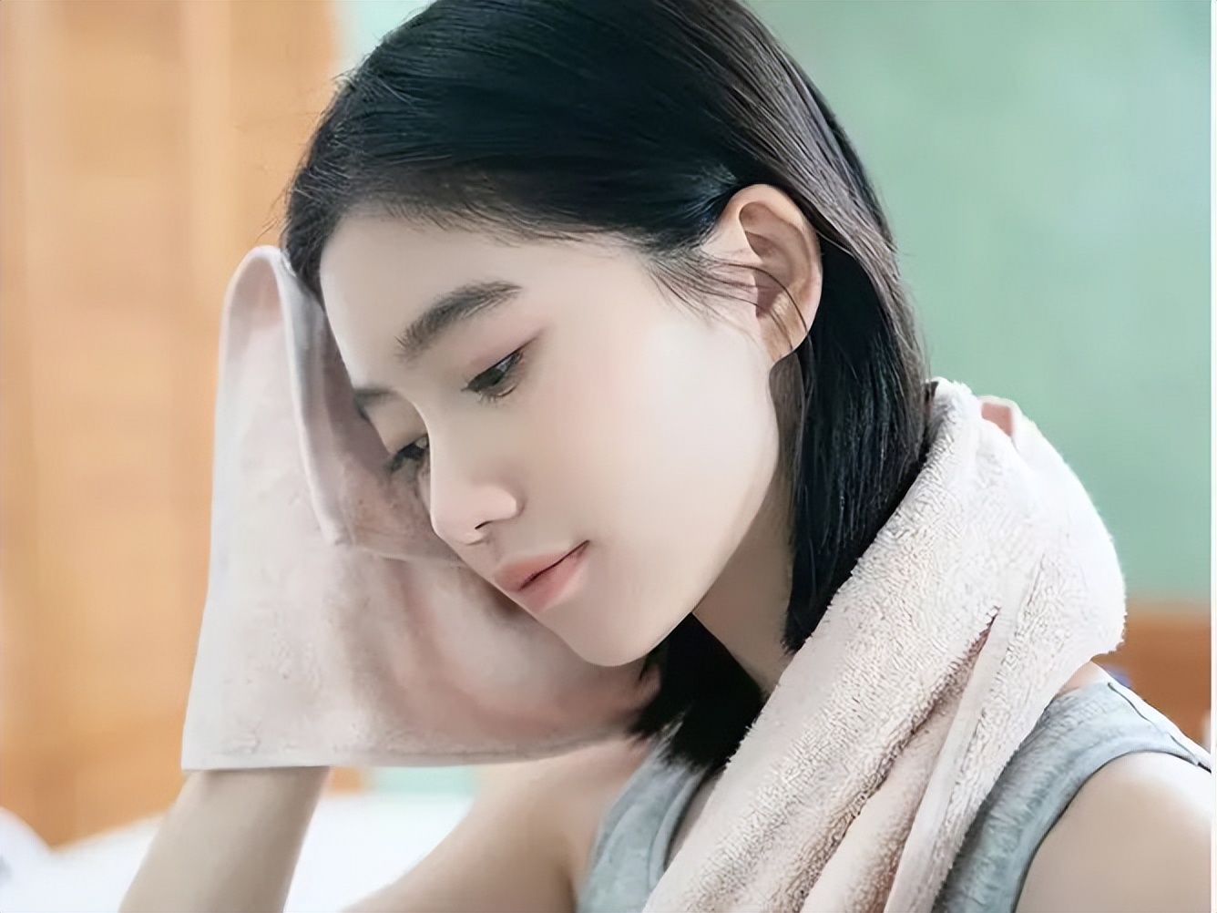 染头发后怎样洗能固色,染完头发护色洗头技巧