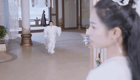 她也翻车了？？明明那么美，却被造型毁到没眼看，她这是怎么了？