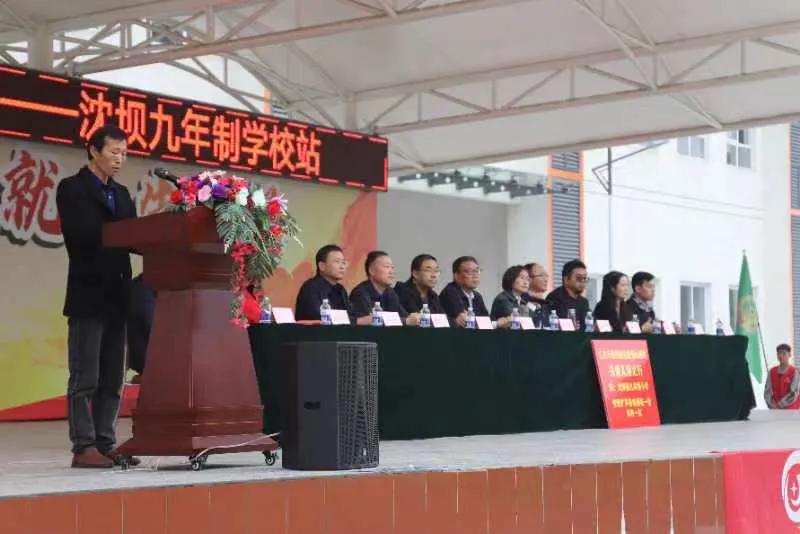 爱心人士向学校捐款仪式,爱心企业到特殊教育学校开展捐赠