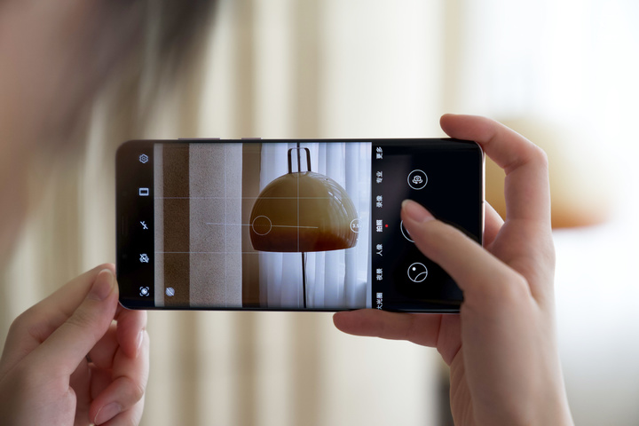 华为Mate50RS保时捷设计体验：生而峥嵘的「少数产品」