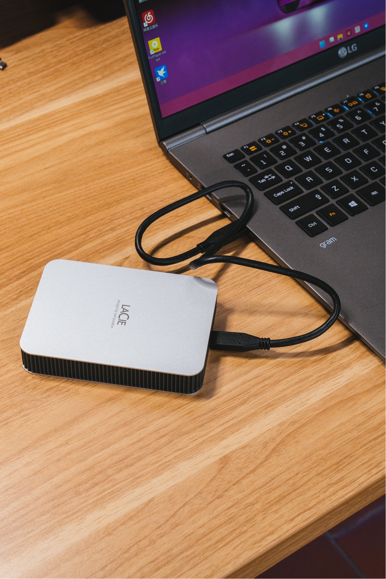 种草的翻包文化，好物实用至上：我的通勤实用主义EDC都有些啥？