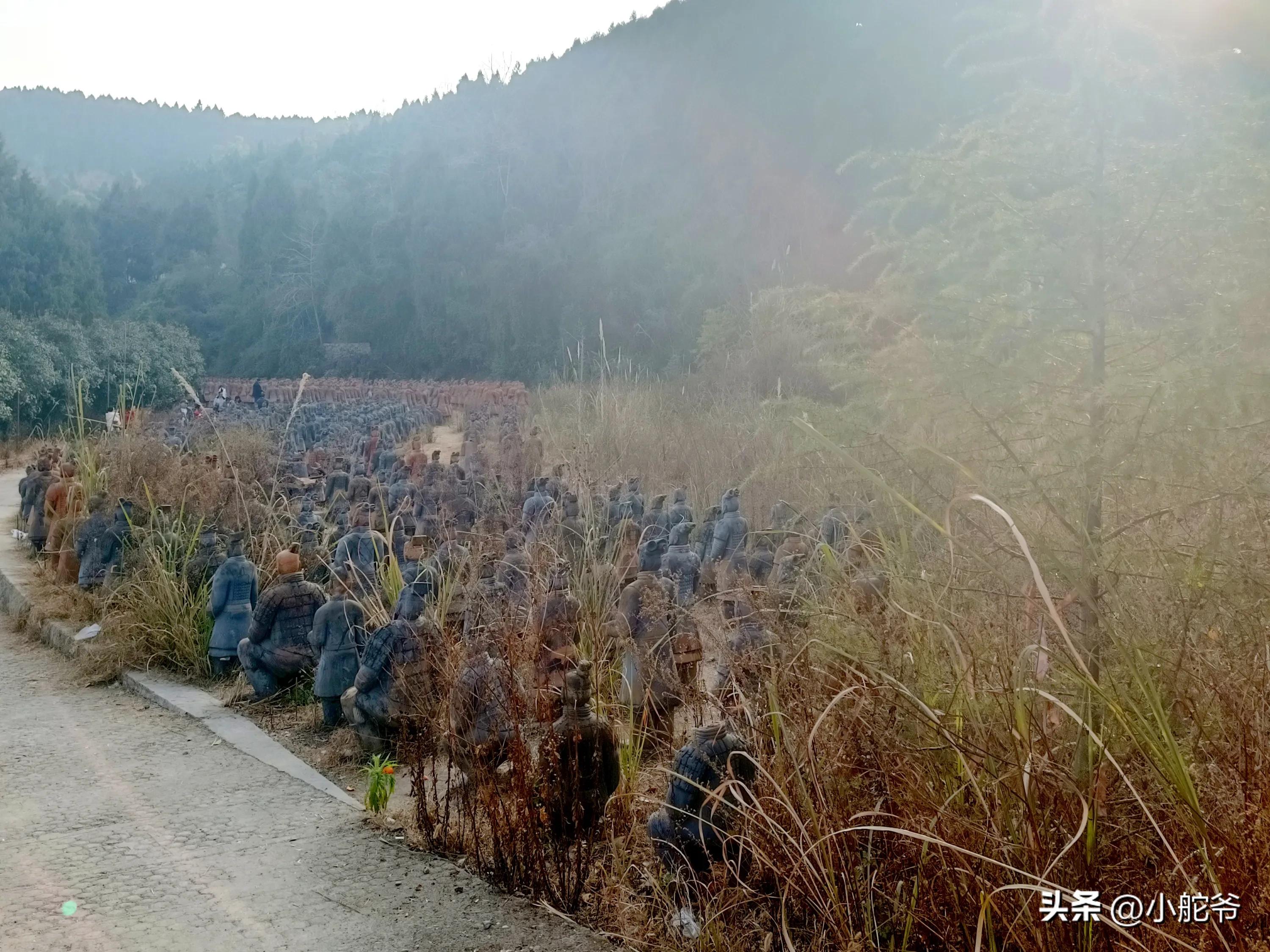 四川德阳中江县森林兵马俑,四川废弃兵马俑