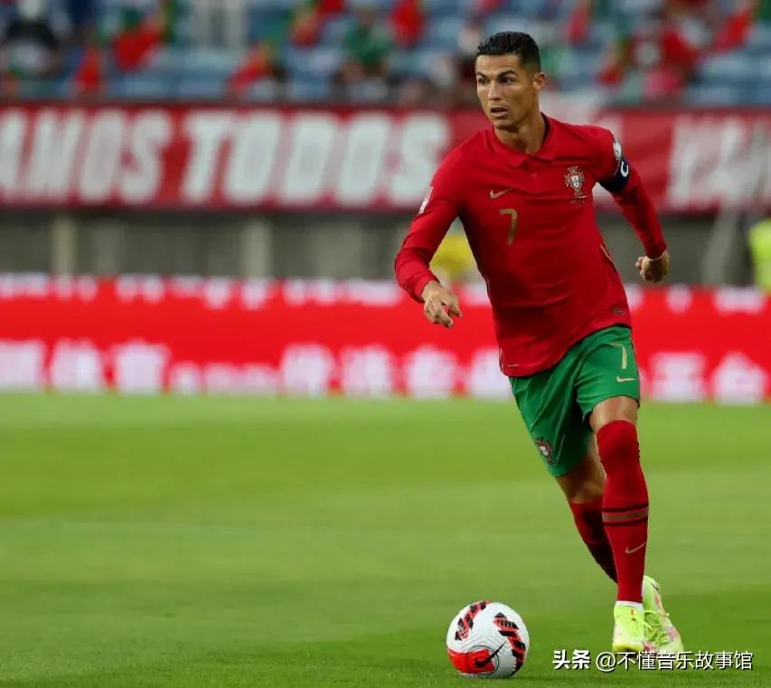 世界十大足球工资最高球员,世界前十足球运动员工资