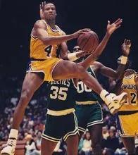 今日洛杉矶湖人队比赛球员得分榜,nba洛杉矶湖人队历史排名