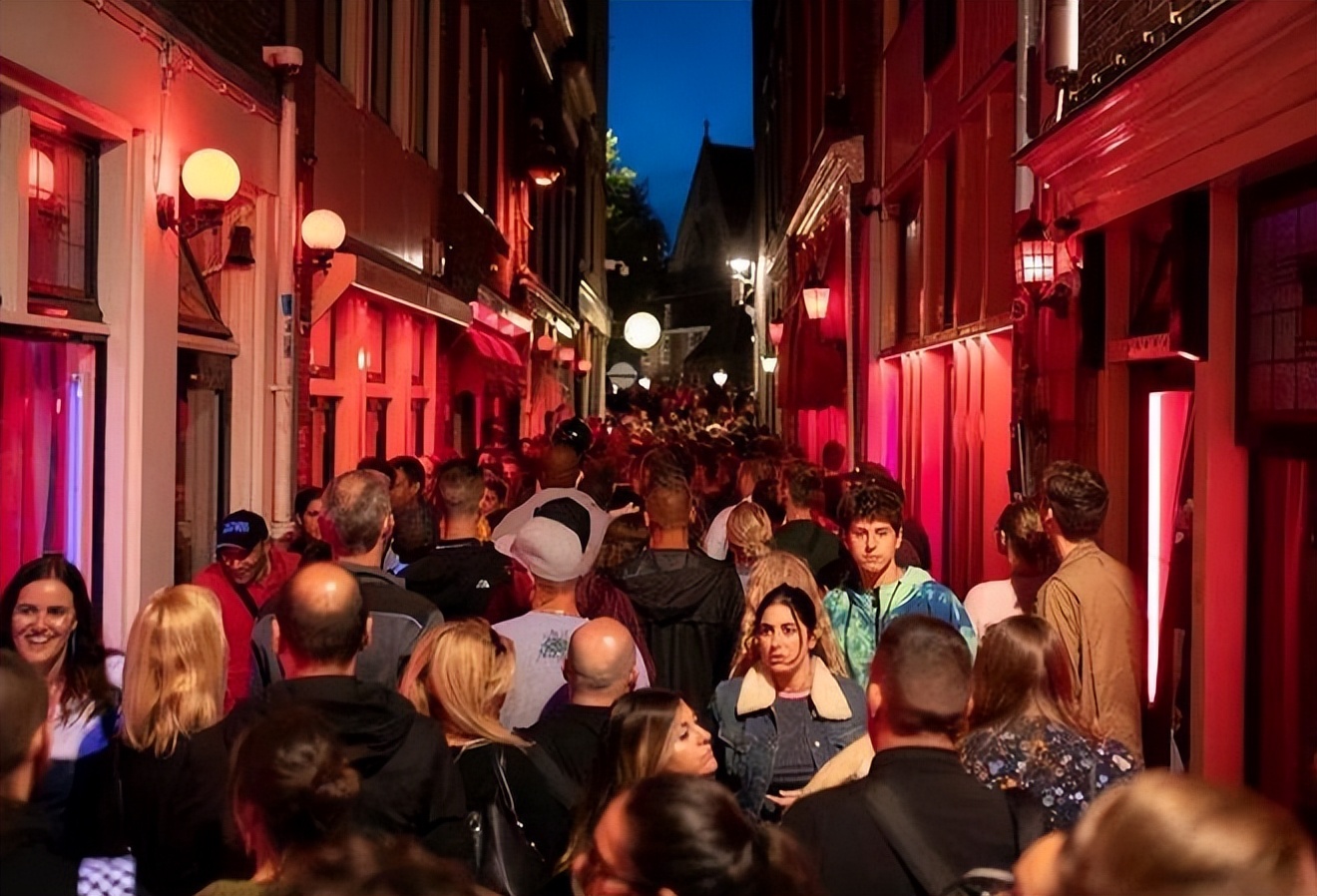 荷兰2000年宣布“性”交易合法，德国紧随其后，造成了哪些后果