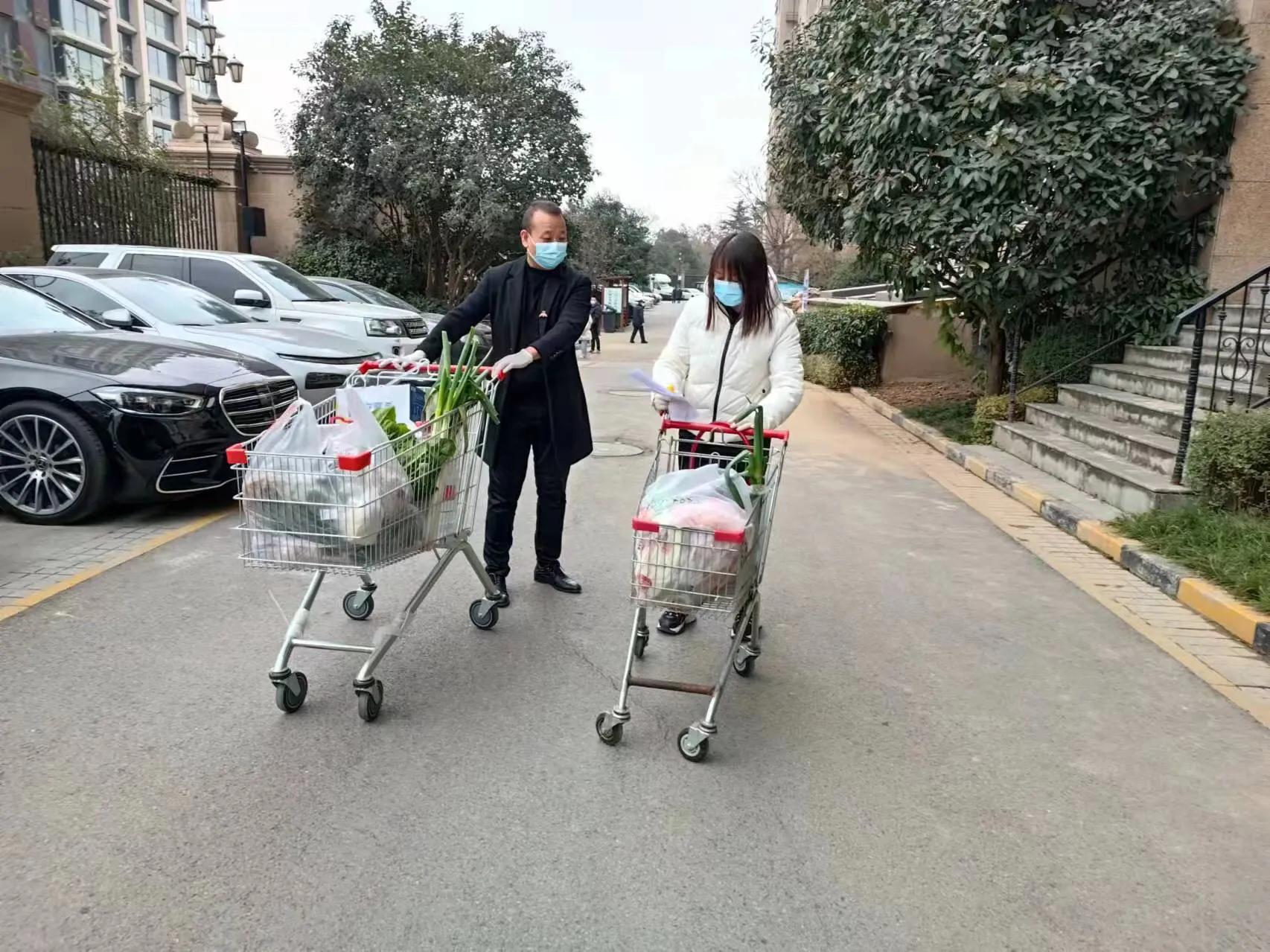 战“疫”前线｜这群“跑腿侠”实力圈粉了！（一）