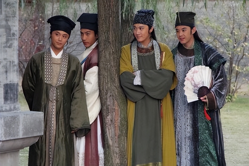 才子给厕所写了一幅对联，上联“甘解衣带终不悔”，下联拍案叫绝