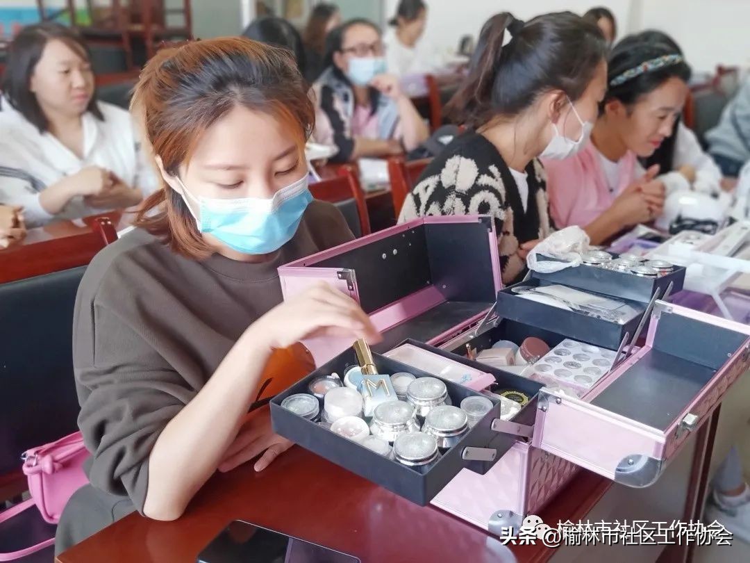 【公益项目】“公益美甲助力她力量”《美丽人生—社区妇女创业就业赋能项目》美甲技能培训正式开课！