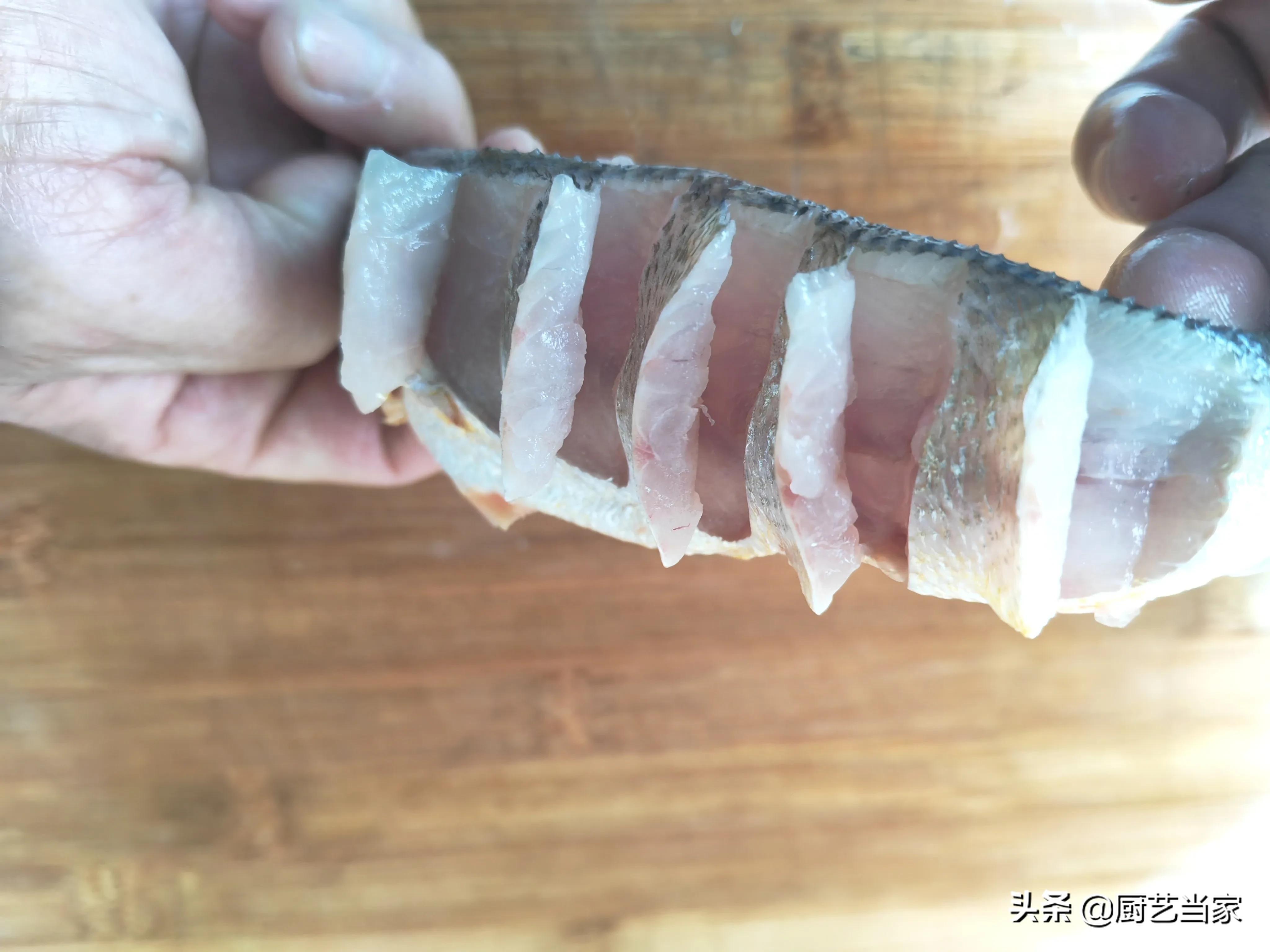 剞花刀教学,清蒸鱼改花刀技法简单