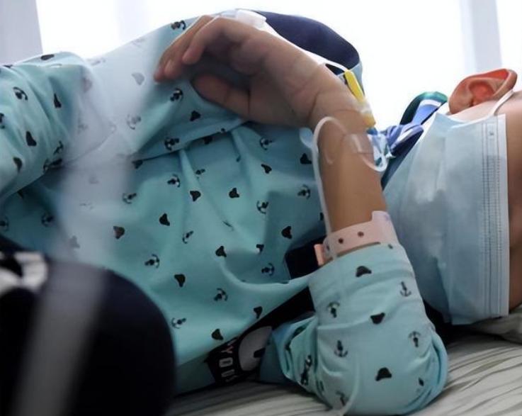 父母离异9岁女孩确诊血癌,九岁女孩患血癌姑姑卖车卖嫁妆