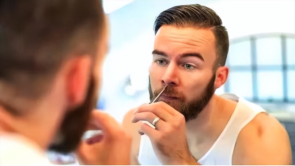 胡须鼻毛变白是衰老的标志吗,鼻毛变白是衰老的表现吗