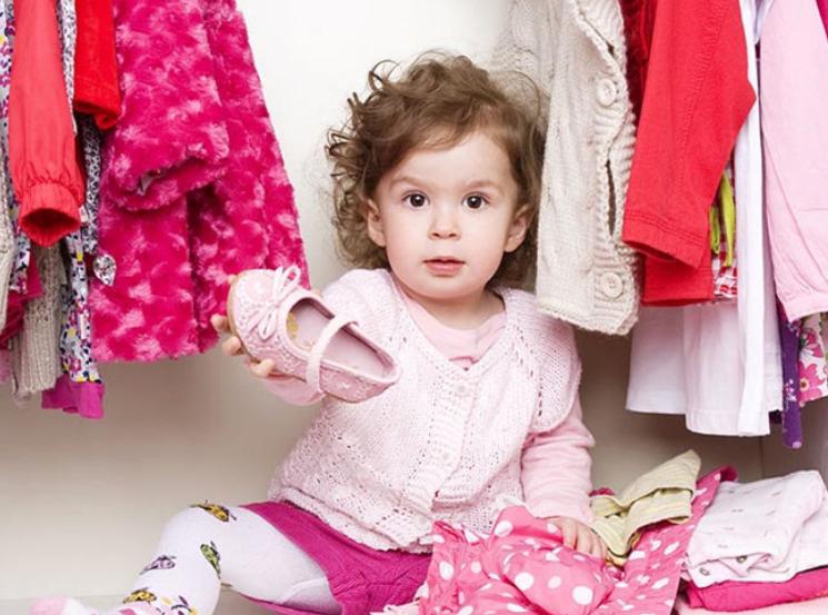 名牌变山寨?同班学生因撞衫拿错衣服,宝妈讨要,对方却倒打一耙