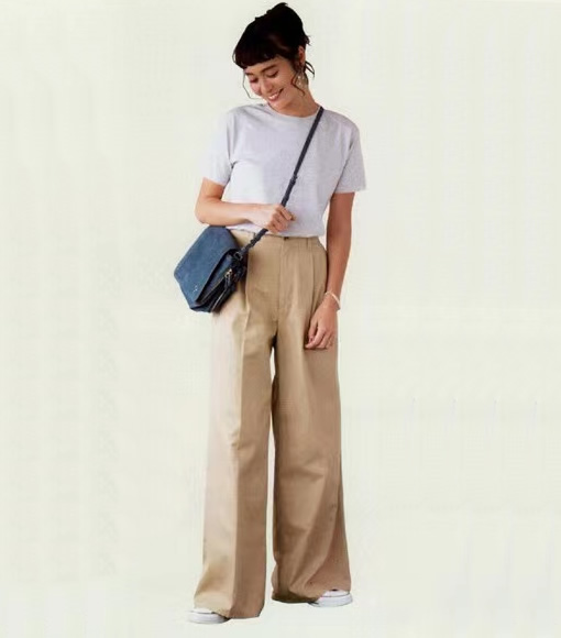 女生穿运动鞋最时尚的穿搭,宽松t恤女中长款搭配什么鞋