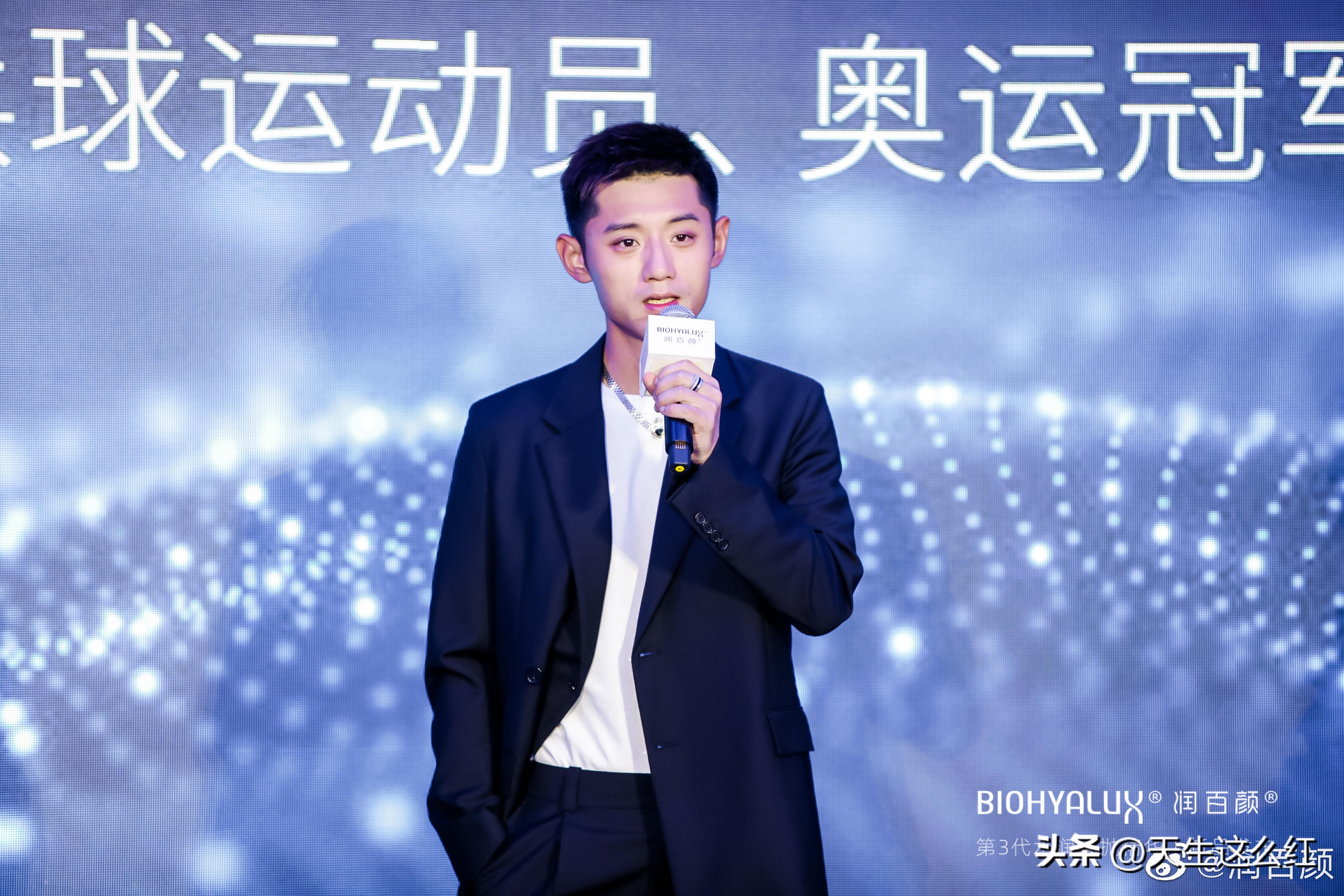 年入6000万还要对女明星搞“杀猪盘”，张继科会去踩缝纫机吗？