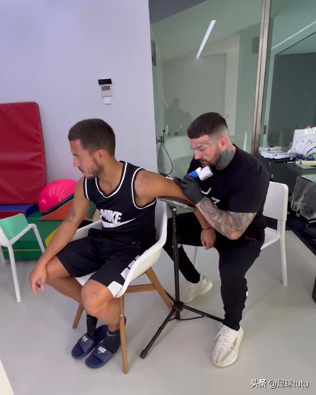 小学生才做选择下一句,小孩才做选择成年人全都要