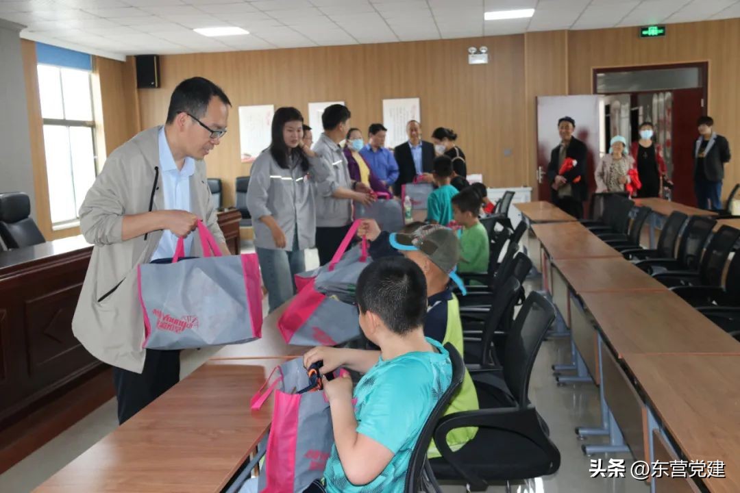 【下基层提作风办实事】深入贯彻落实全市“万名干部下基层”活动推进会议精神（二）