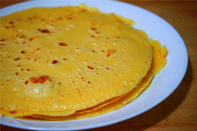 两个鸡蛋一根葱做的鸡蛋饼,两个鸡蛋一碗面粉怎么做好吃