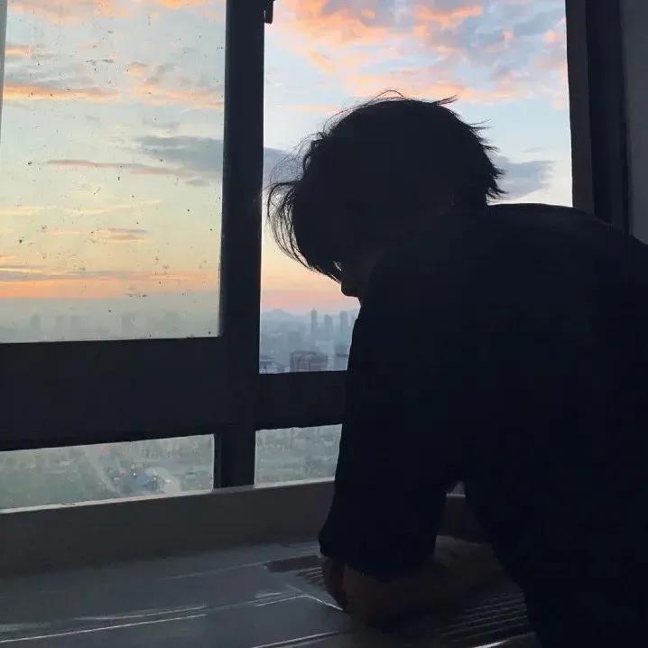 朋友圈自拍文案短句干净治愈,朋友圈自拍文案女