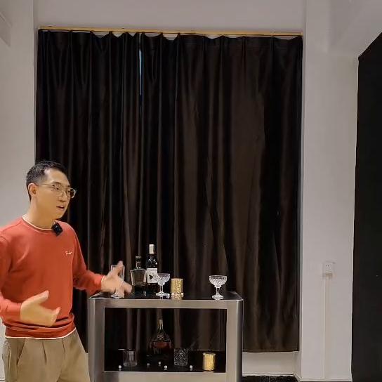 今天带来的是我们最新的产品,名字叫圆弧双层中空散台...