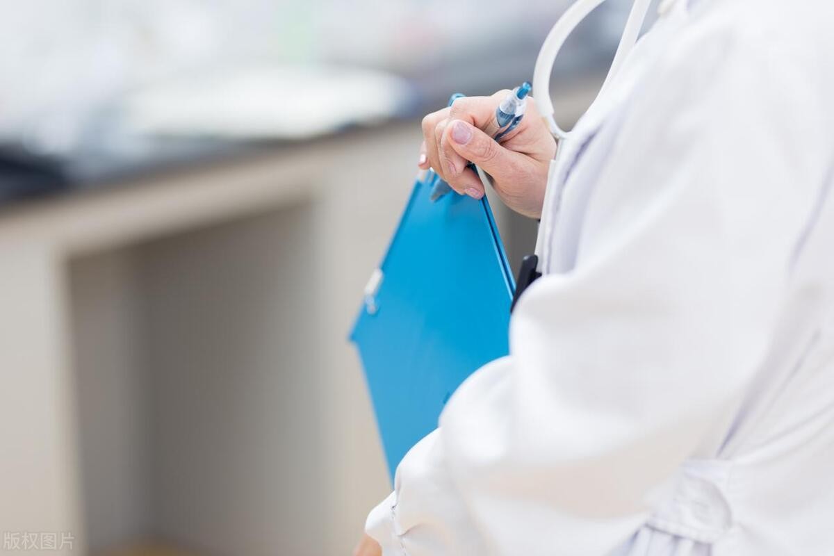 肛瘘术后的分泌物什么颜色算正常,私密处分泌物异常挂什么科