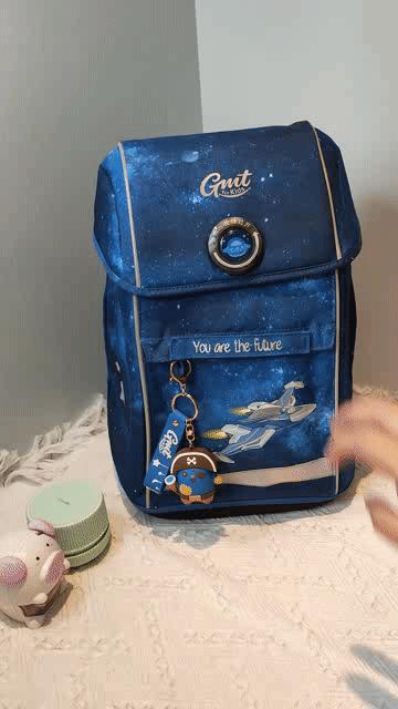 既轻便又实用的小学生书包,学生单肩书包推荐简单