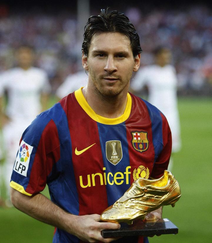 梅西和哈兰德争夺金球奖数据对比,哈兰德将冲击梅西的金球奖