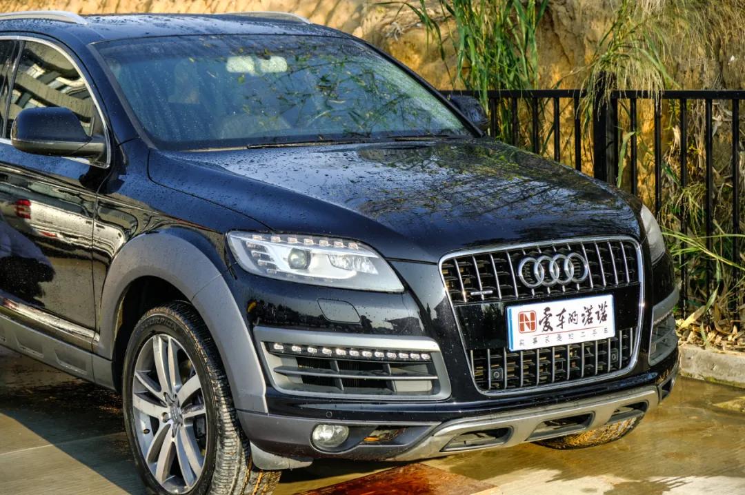 奥迪q7quattro脱困强大到可怕,奥迪07款q7quattro雪地爬坡