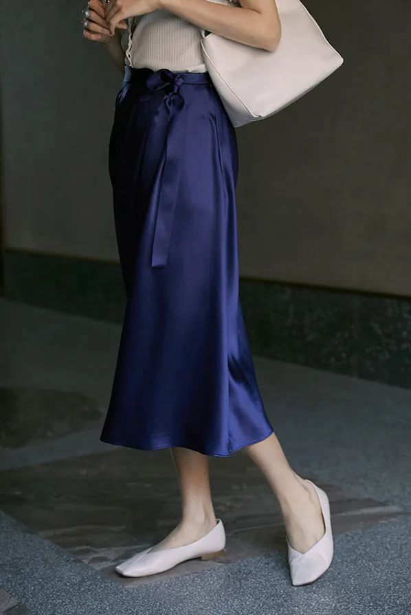 穿裙子靴子过年,过年穿了裙子显瘦