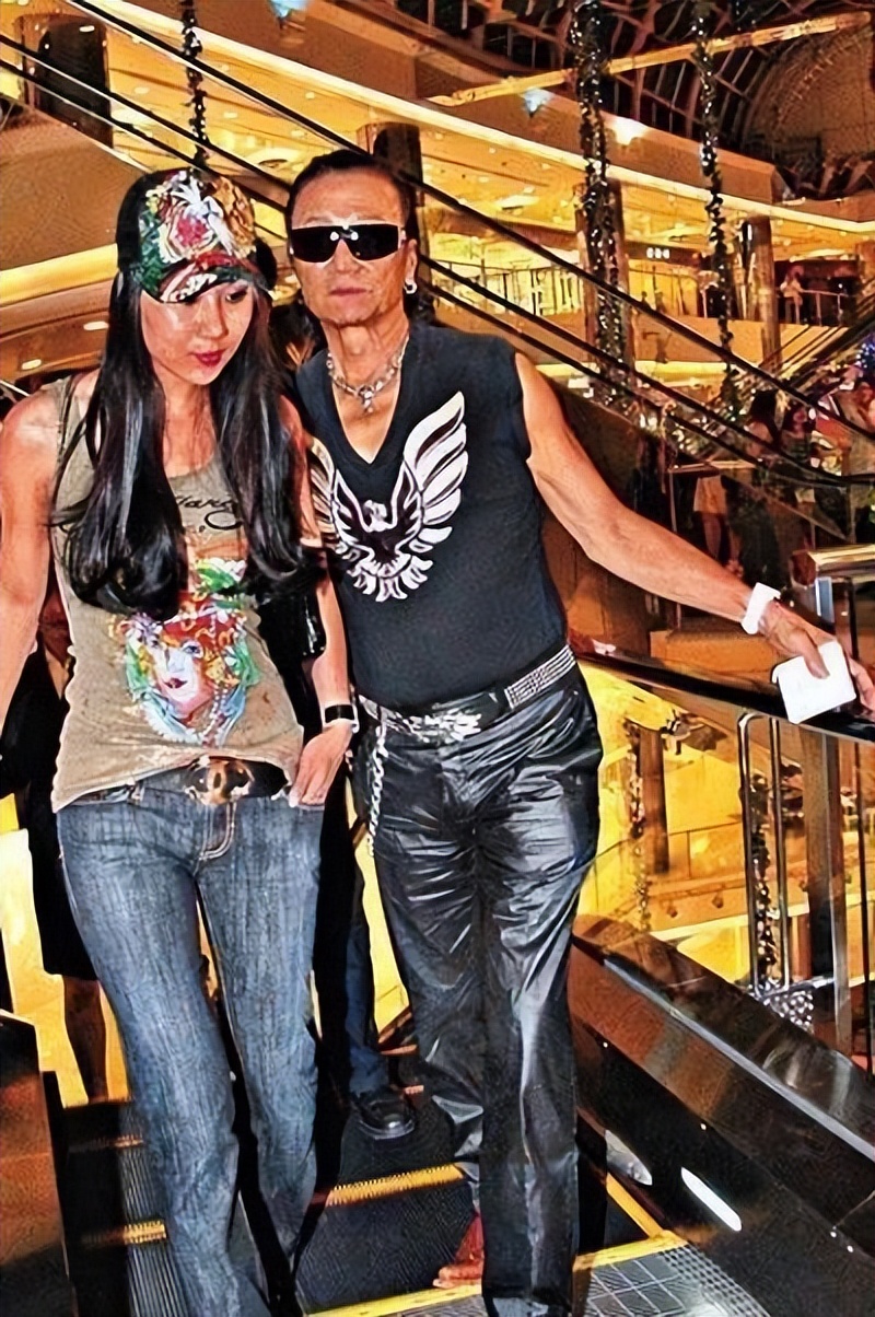 80岁谢贤爬山,谢贤时尚穿搭气质高级感