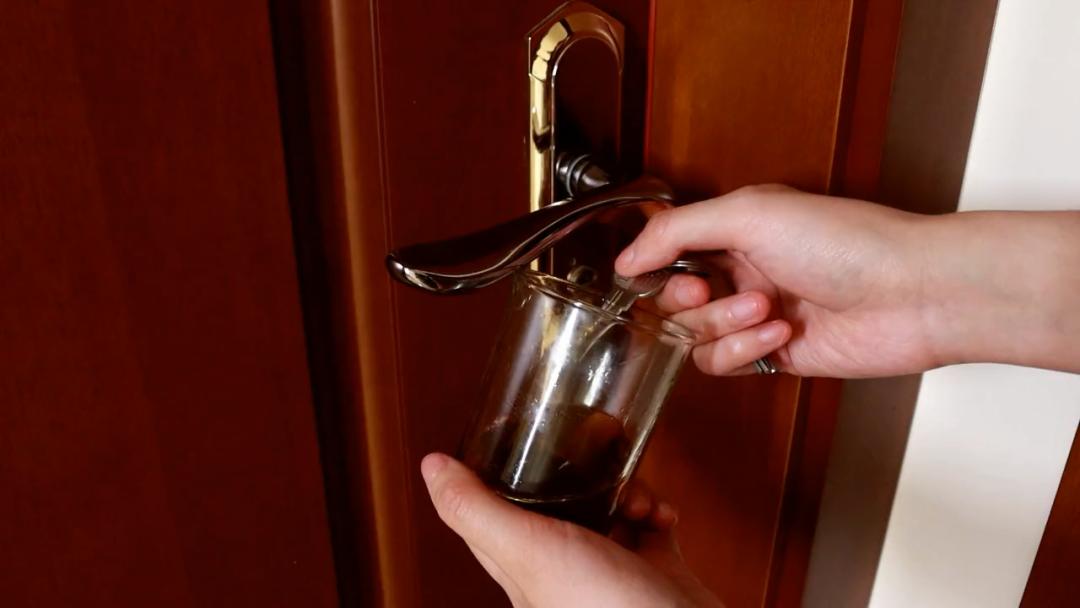 油烟机里的“废油”，一滴都不要倒掉，特别“值钱”，省钱又实用！