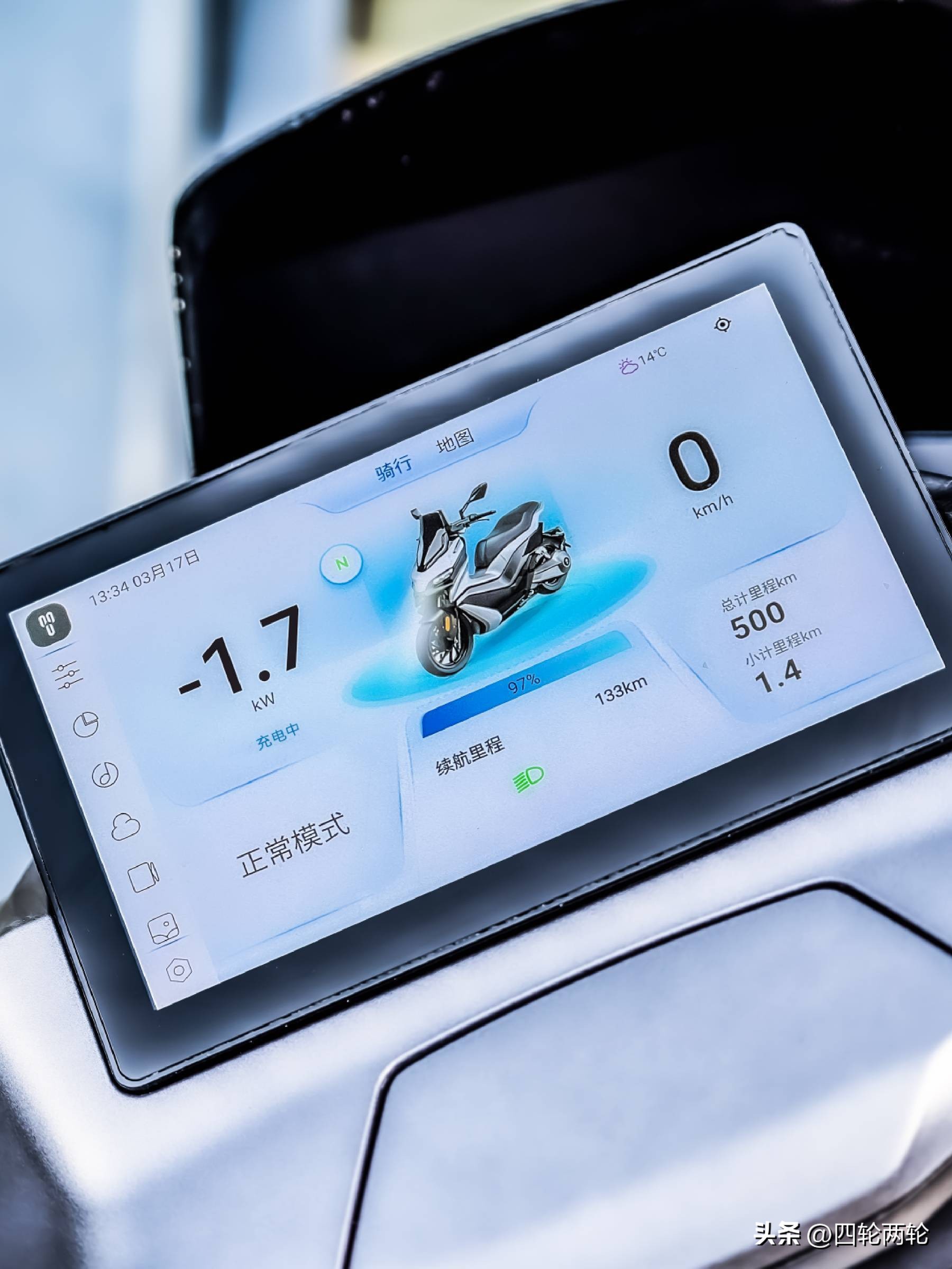 茵未REAL5T，一款来自未来的运动电摩，动力媲美300级别踏板