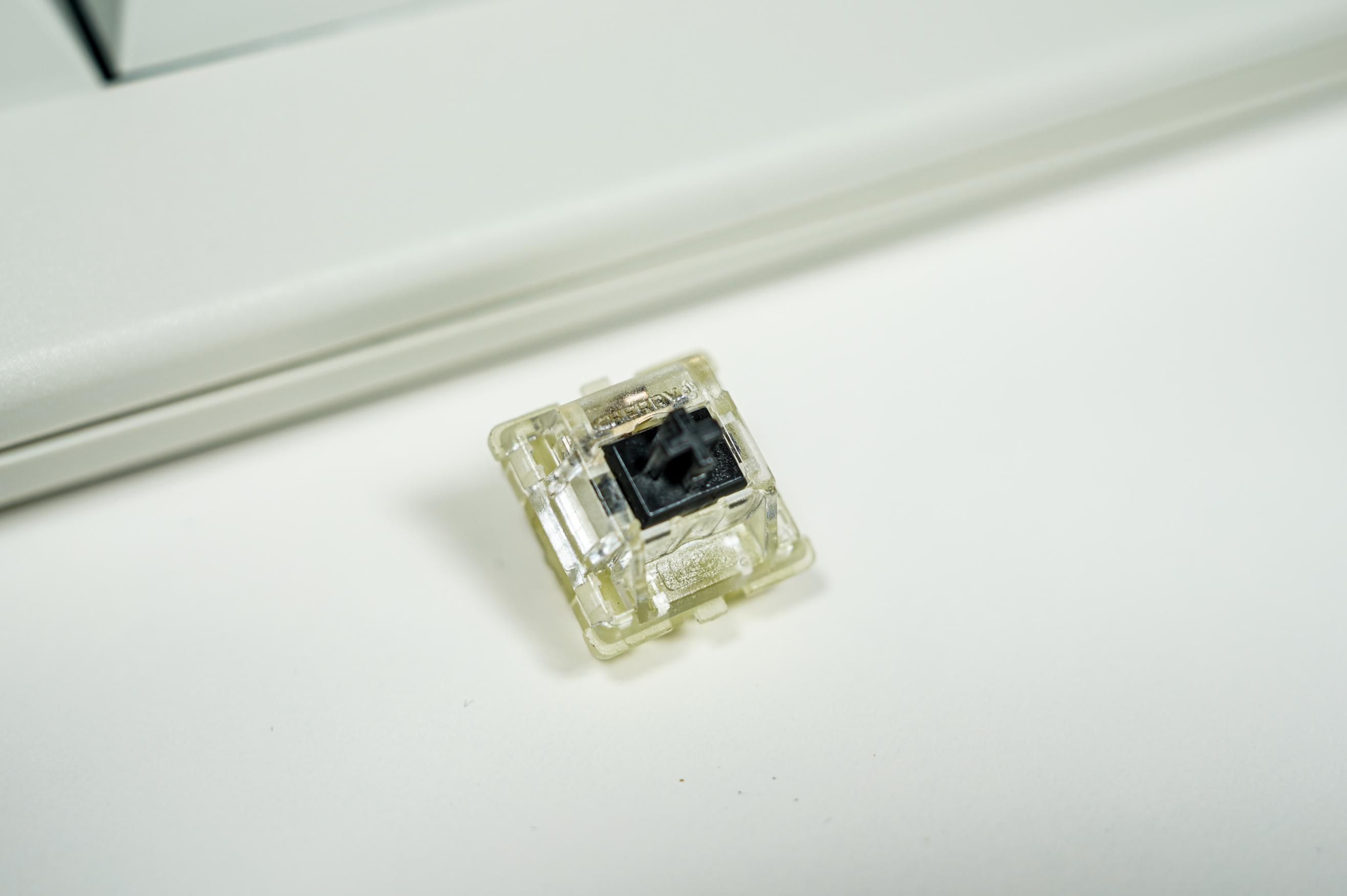 cherry轴入门机械键盘推荐,cherry键盘银轴和茶轴对比