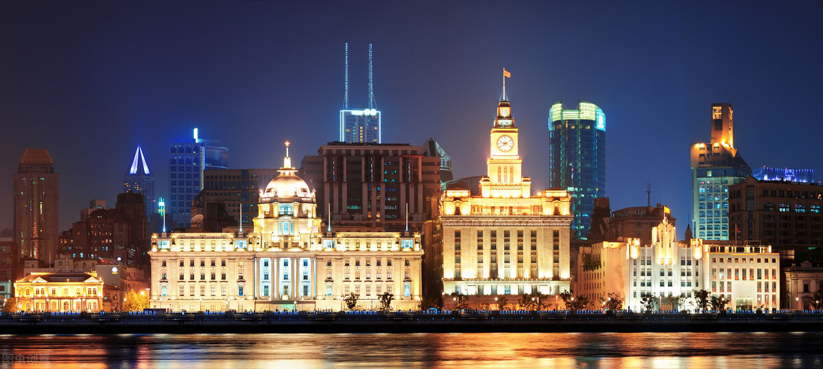 上海奇怪的一幕：团购的饮料成堆，志愿者拒绝搬运