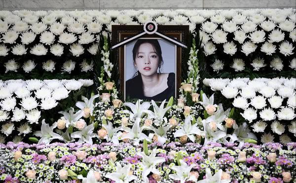 具荷拉尸检找到了吗,具荷拉灵堂现状