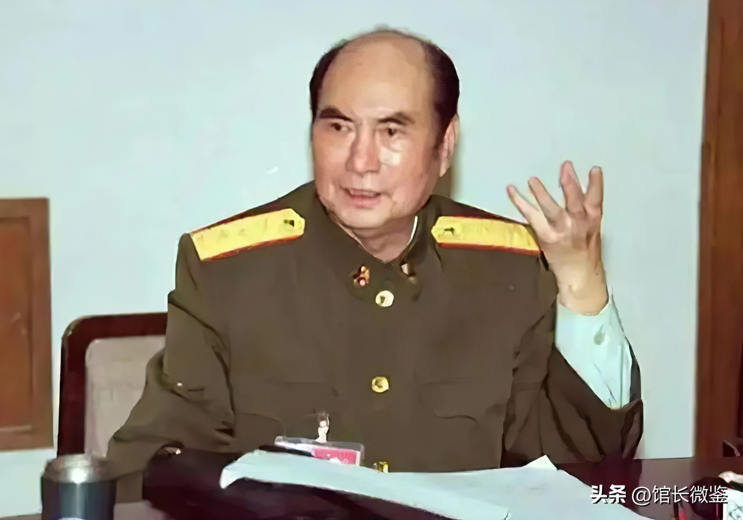 1979年，43军归途中被越军咬住，*万年张**连开三枪：杀他个回马枪