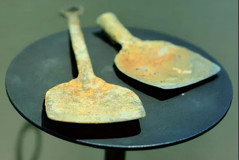 古代炼铁工匠,古代炼铁炉怎么造的