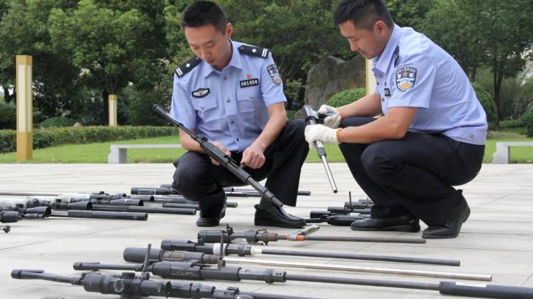 枪形钥匙扣判刑最终结果,男子卖钥匙扣