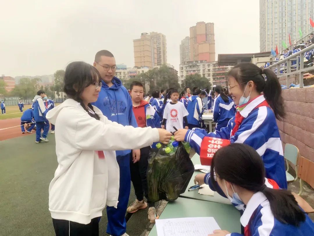 师徒结对薪火传，魔棒点火显智慧！华西中*运学**动会开幕式，燃了
