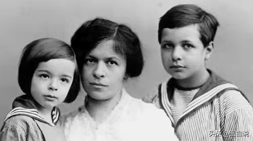 爱因斯坦去世后大脑被人偷走,爱因斯坦去世后大脑被医生偷走