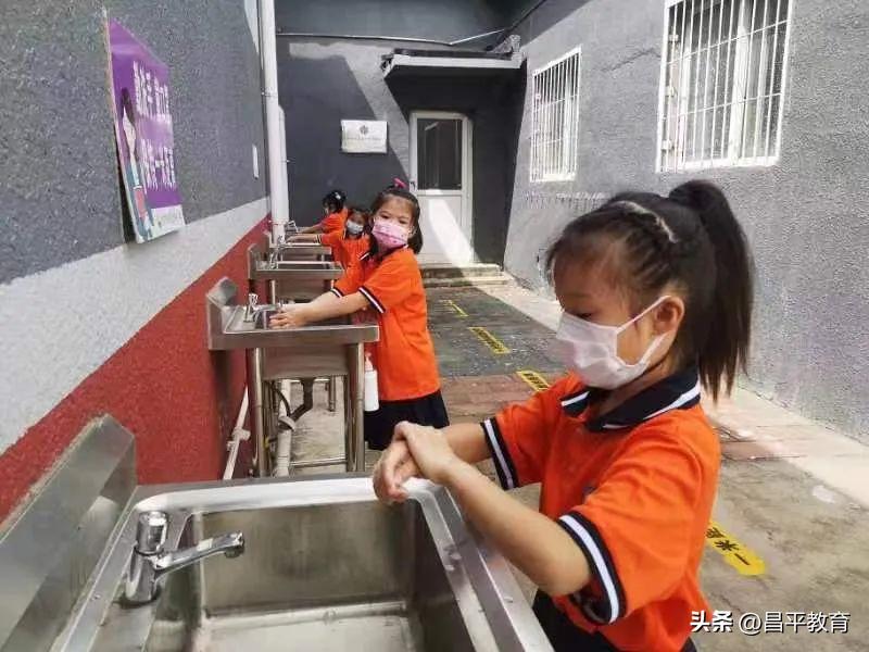 幼儿园入学第一天仪式感文案,新生报到第一天仪式感满格