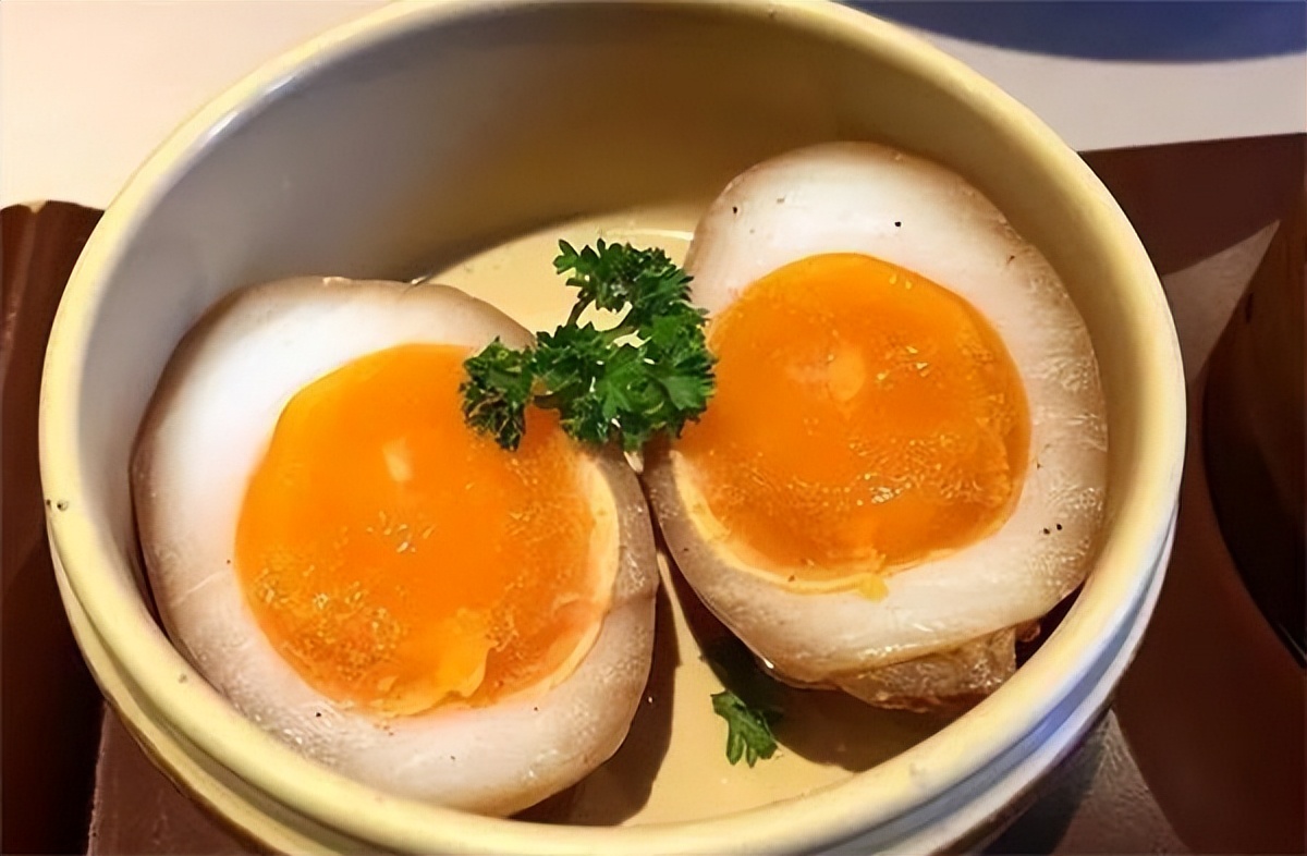 超市买的鸡蛋放冰箱里,超市买的鸡蛋放了一个月还能吃吗