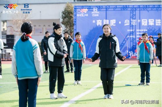 河南省体教融合“奔跑吧·少年”冠军来到濮阳市、许昌市襄城县、驻马店市的校园，给学生普及科学体育知识