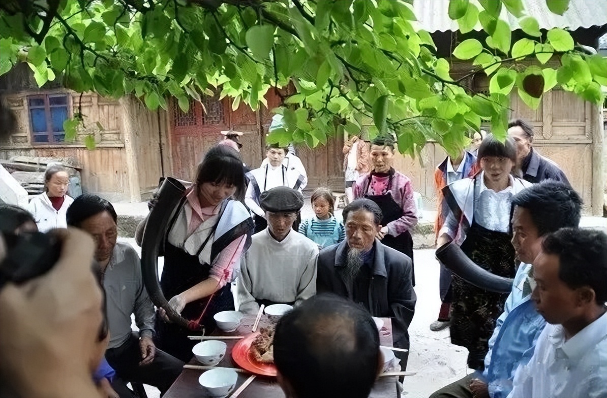 苗家水花酒制作工具,八堡苗家水花酒精美照片