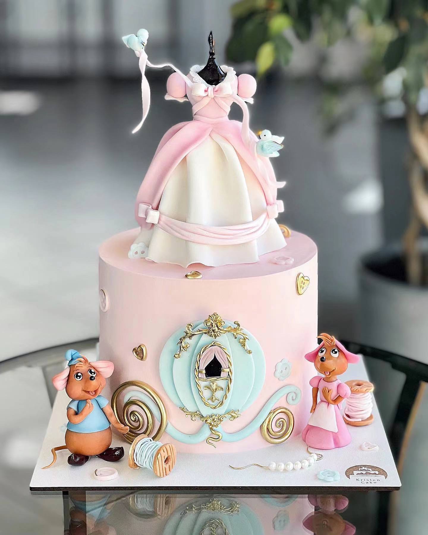 今天给大家做一款好看的蛋糕造型,美味又高颜值的蛋糕造型充满创意