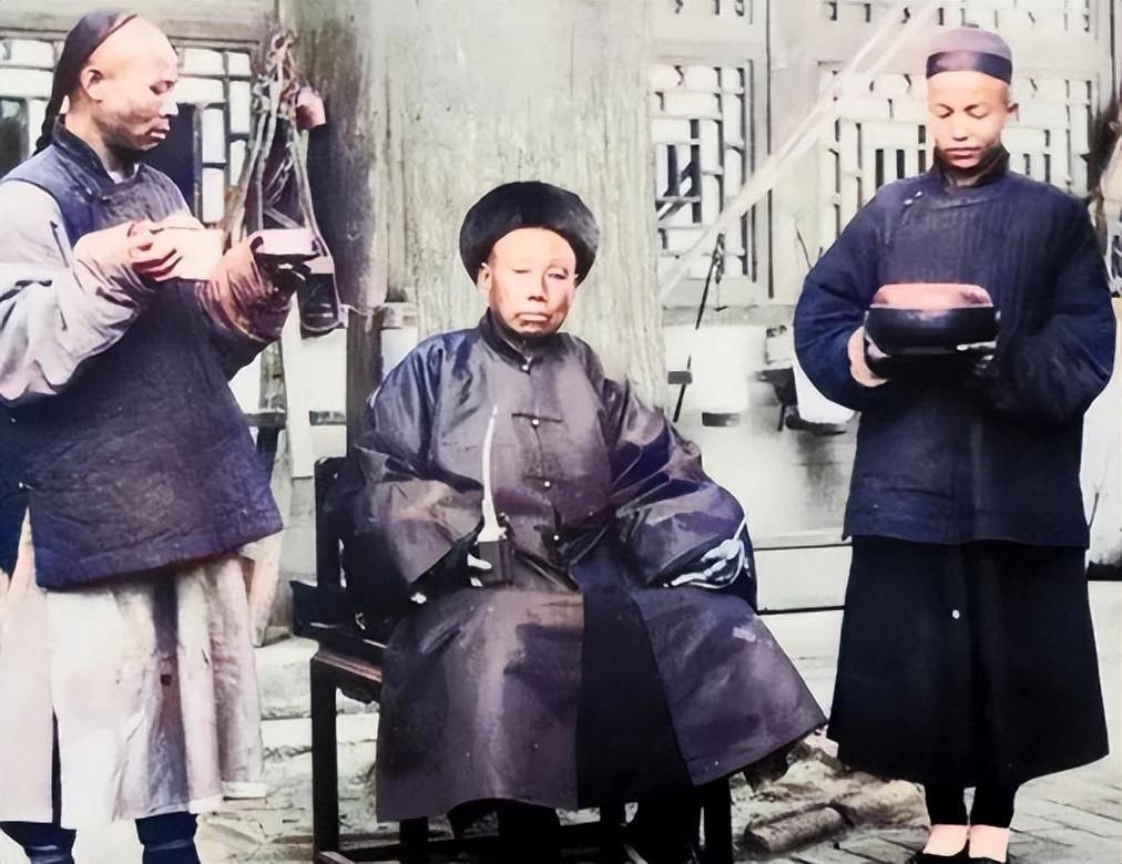 日军日记：*安妇慰**不服从管教，我很愤怒，用*刀刺**插入她的*体下**