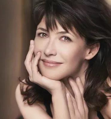 纵然心如蛇蝎，也会让人甘心为她俘获，永远美丽的“法兰西玫瑰”